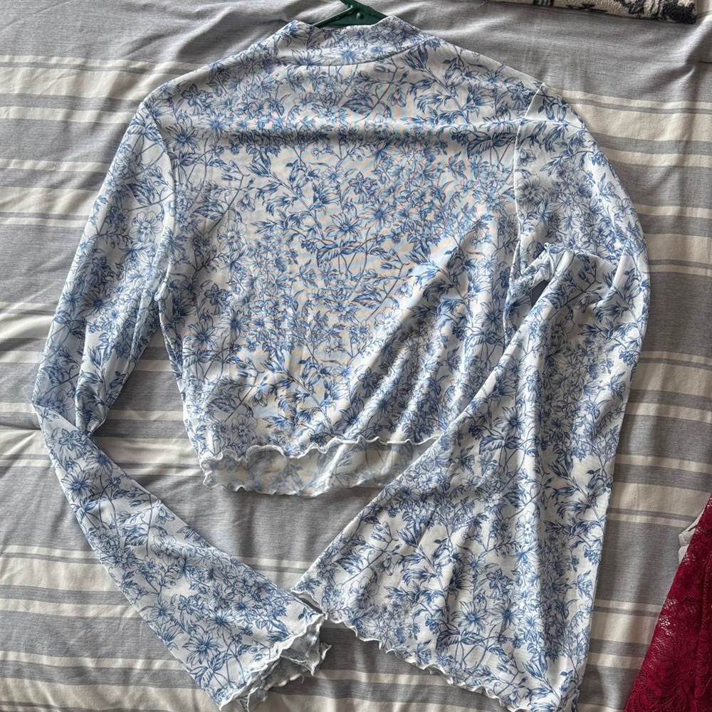 Blue Floral Long-Sleeve Crop Top - Women